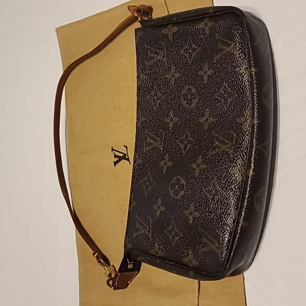 Louis Vuitton Pouch Bag Pochette Monogram With Dust Bag And Cert Of Authenticity